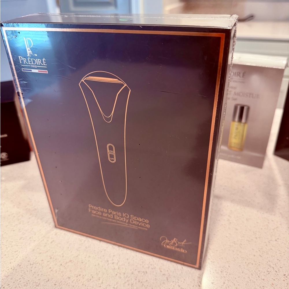 Prédiré Paris Gold Skincare Device
